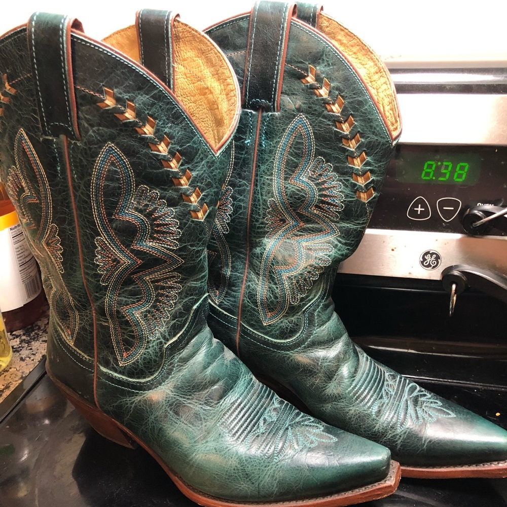 Cowboy boots-Wide calf